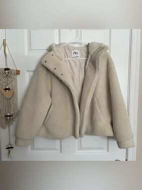 ZARA Women’s size XS Cream Teddy Hooded Jacket